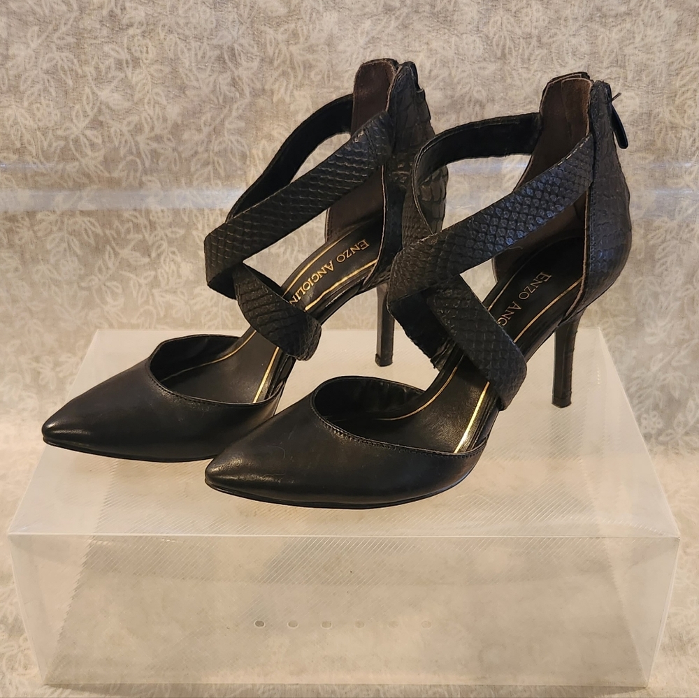 Enzo Angeliolini "Coadi" pump. Black "Snakeskin"  Size 5.5